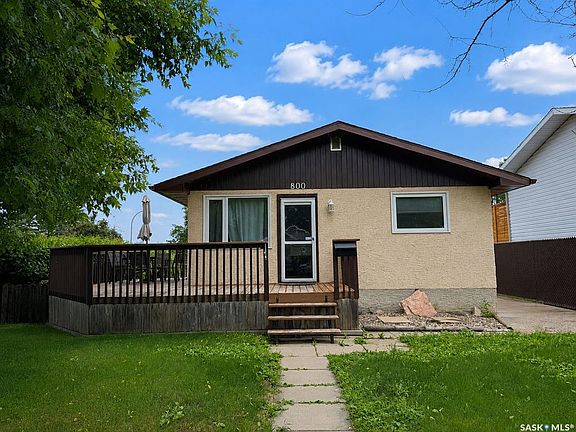 2nd image of 800 1st STREET E
