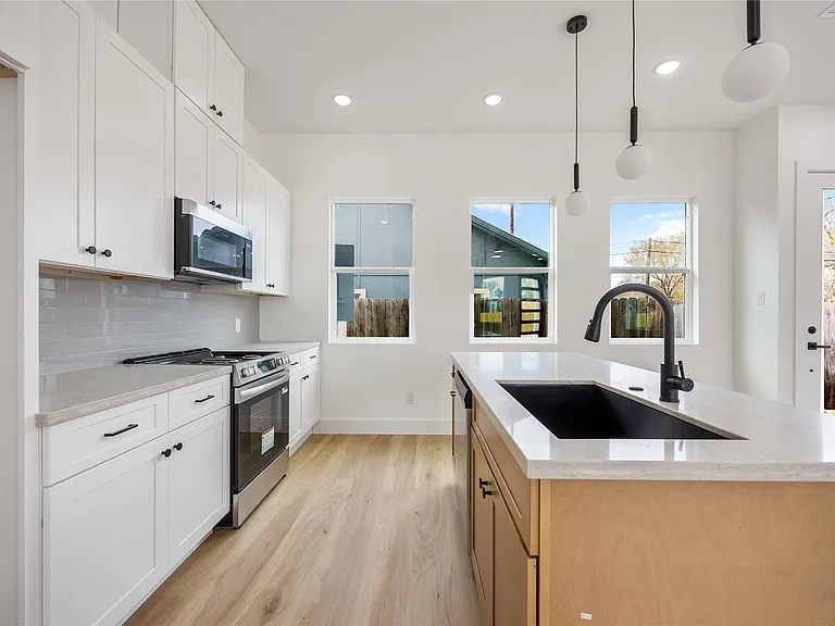 4804 Carmen St #B — Photo 10