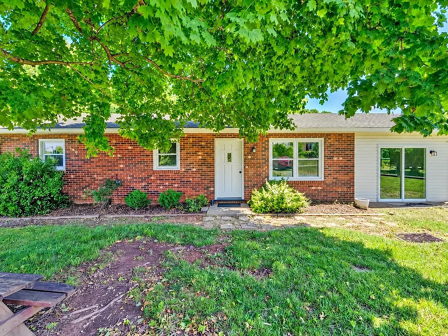 4 bed, 2.0 bath, 1368 sqft, $1,795 — Photo 2