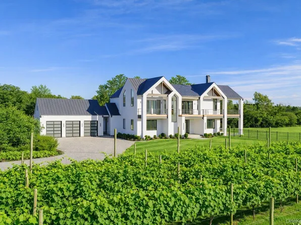 19620 Soundview Avenue, Southold, NY 11971
