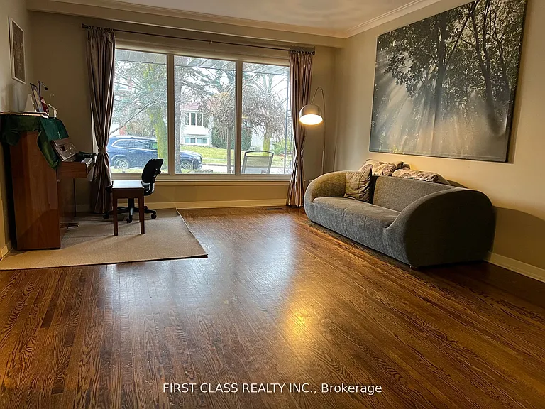 51 Ealing Dr — Photo 2