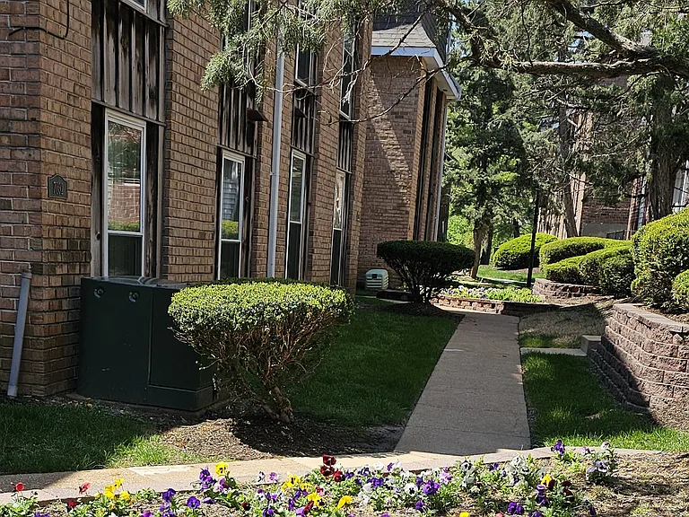 Marlborough Trails Apartments — Photo 14