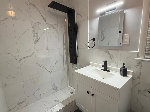 10 E 10th St #2A, Bayonne, NJ 07002