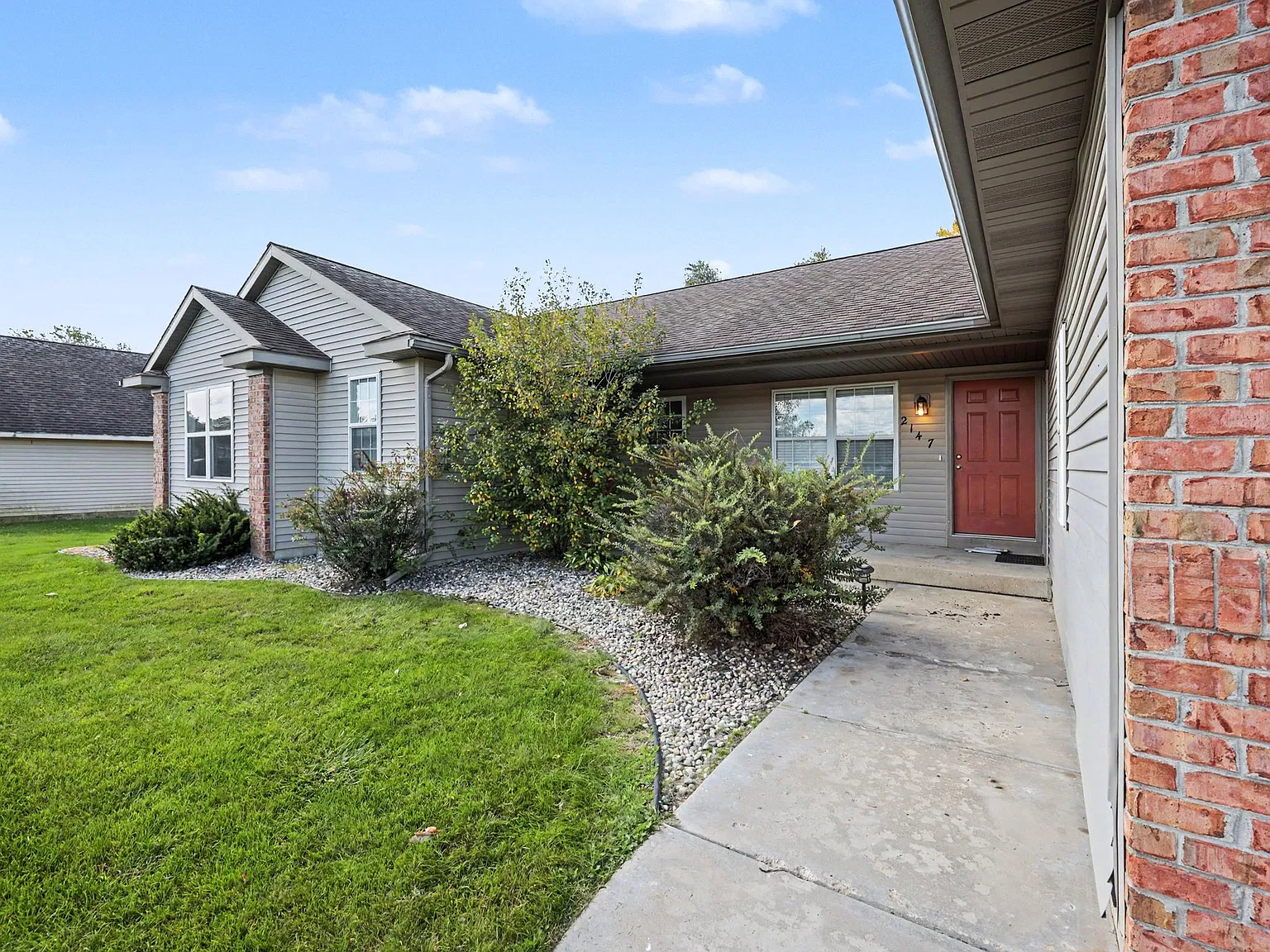 3 bed, 1700 sqft, $2,100 — Photo 3
