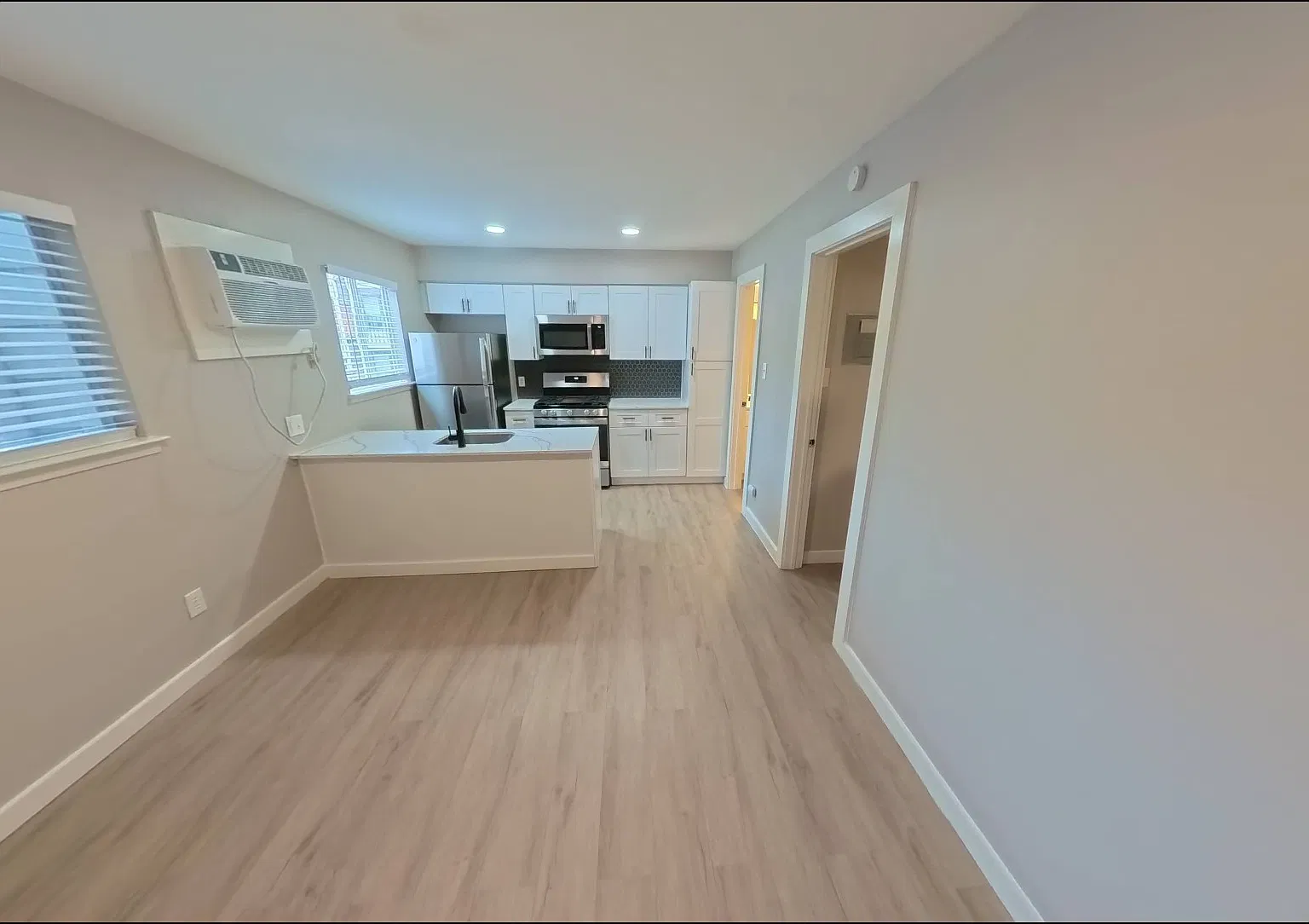 1 bed, 400 sqft, $1,195 — Photo 2