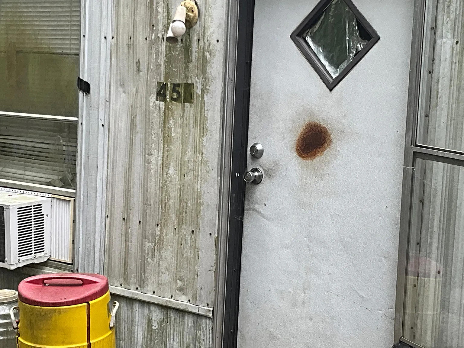 2 bed, 900 sqft, $400 — Photo 2