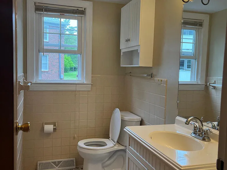 10 Kensington Ct #1 — Photo 7