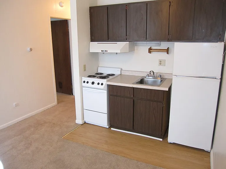 16 E Gorham St — Photo 3
