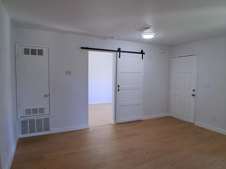 1190 S Winery Ave #222 — Photo 11