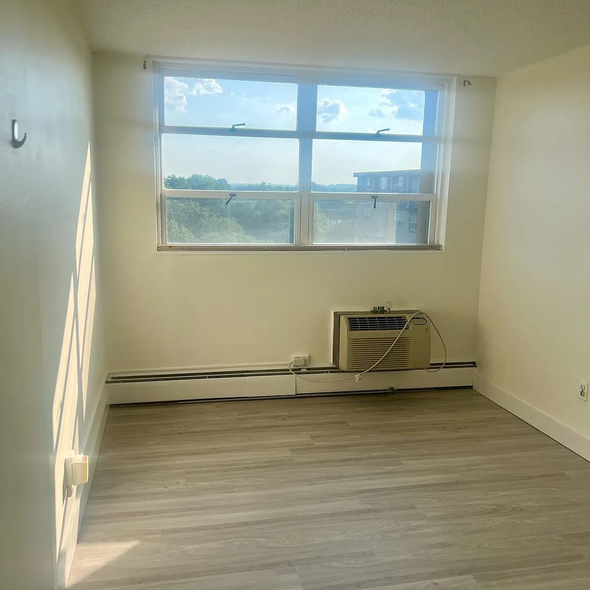 Radnor House Condominium — Photo 4