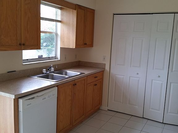4th image of 460 Fleming Ave