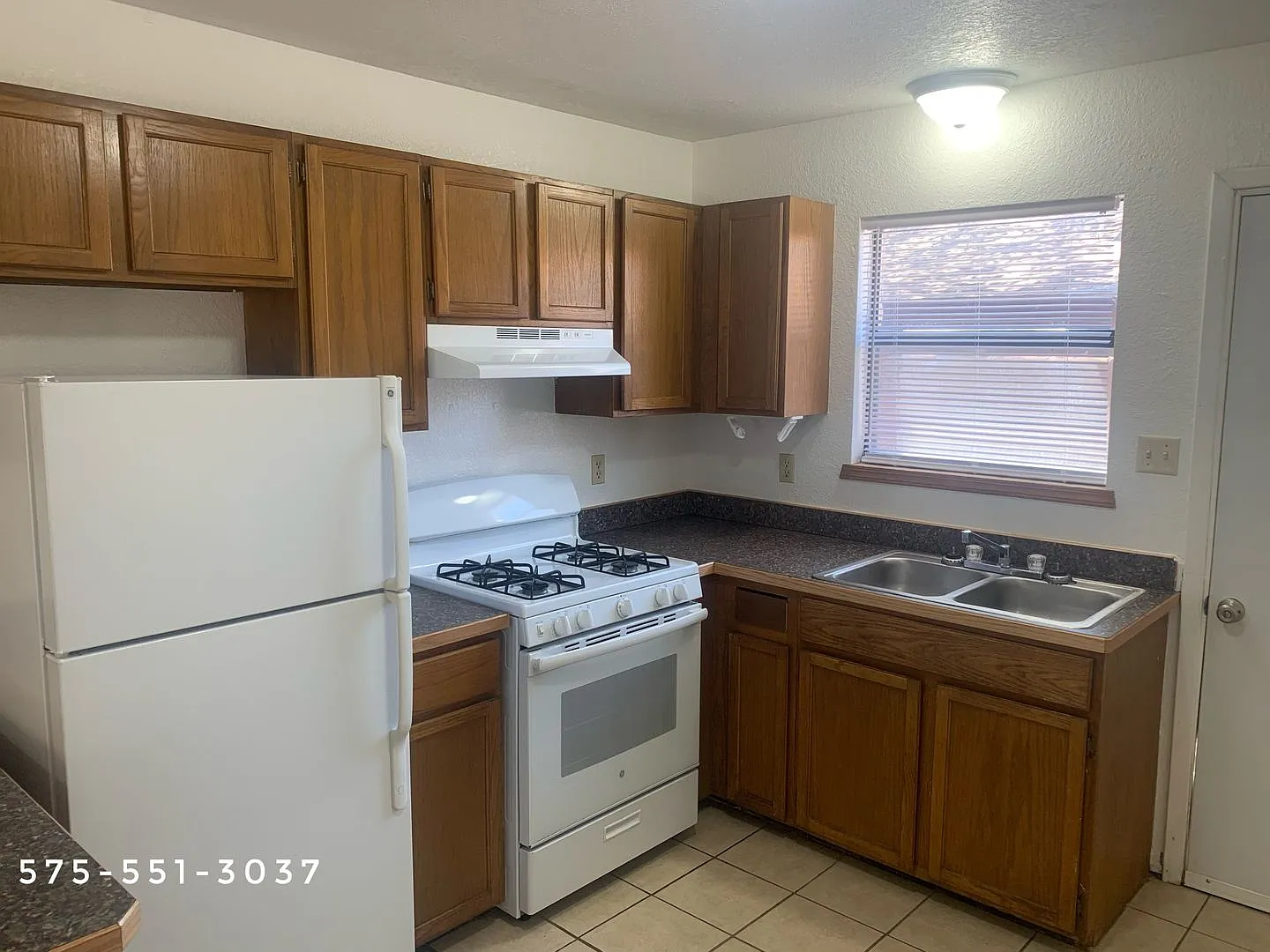 4-plex unit 2 bedroom, 1 bathroom + private back yard — Photo 4