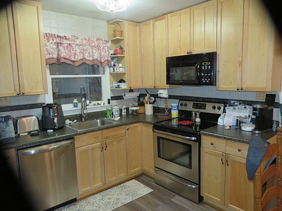 4th image of 800 Hutcheson Ln