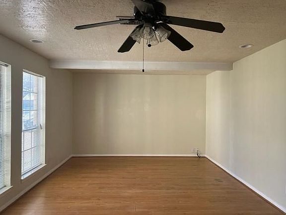 4th image of 1003 Bolton Dr