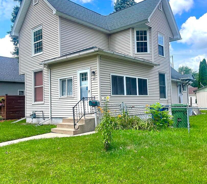 2nd image of 810 15th Ave S