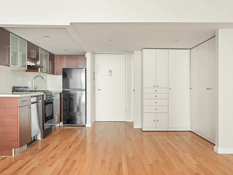 184 Thompson St #4E — Photo 8