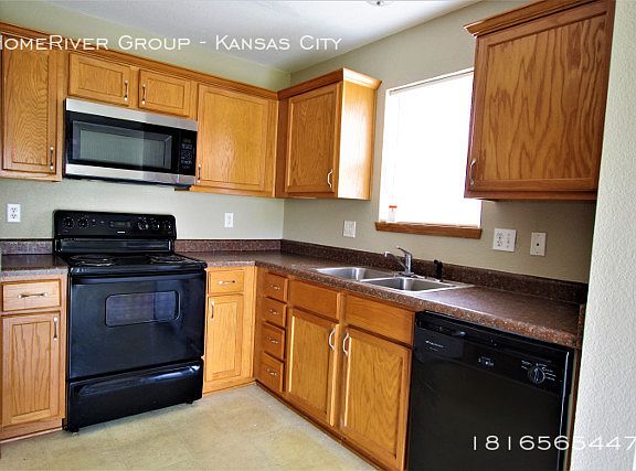 3rd image of 1624 NW Garrett Dr