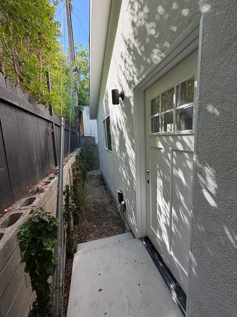 5558 Riverton Ave — Photo 3