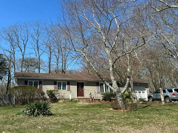 10 Gordon Ave, Medford, NY 11763