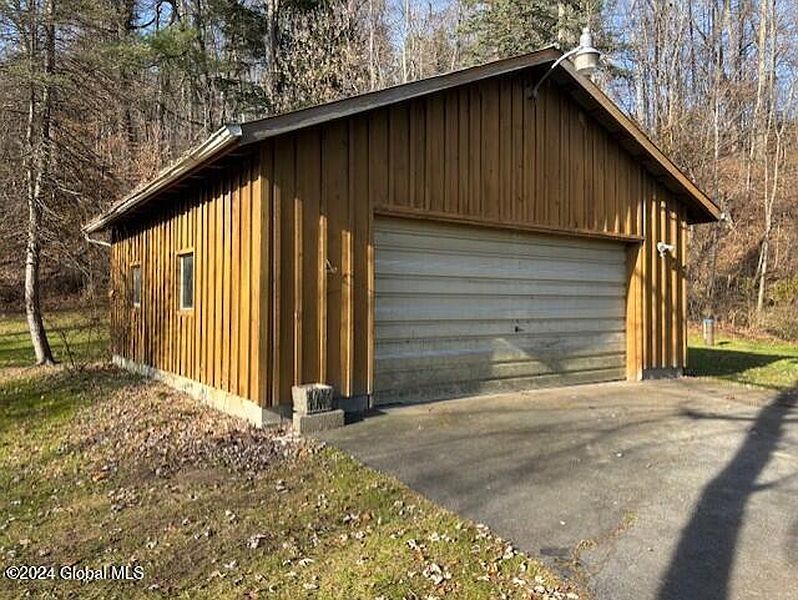 2nd image of 739 Ingersoll Road