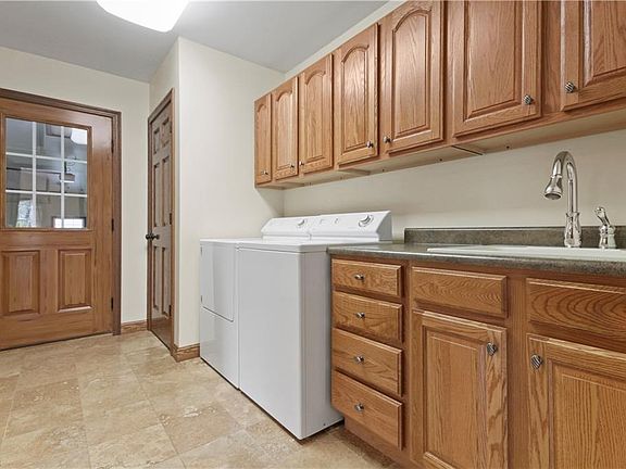 3rd image of 118 Garwood Dr