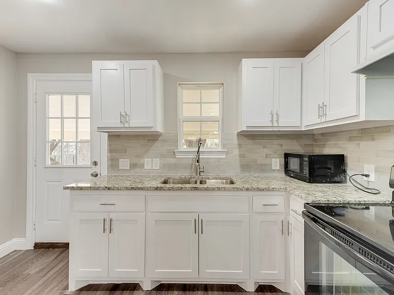913 Live Oak St #A — Photo 2