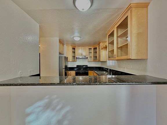 4th image of 1000 N Doheny Dr APT 105