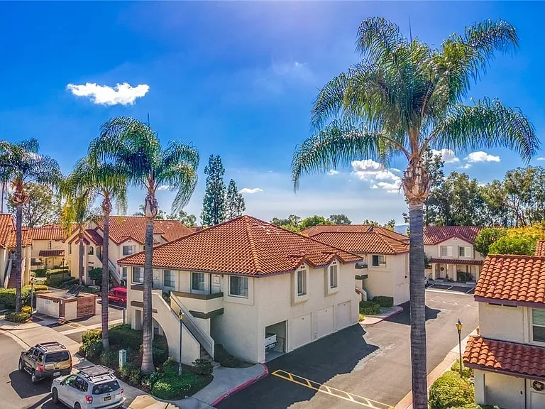 La Crescenta — Photo 3