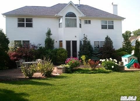 3rd image of 28 Summerfield Dr
