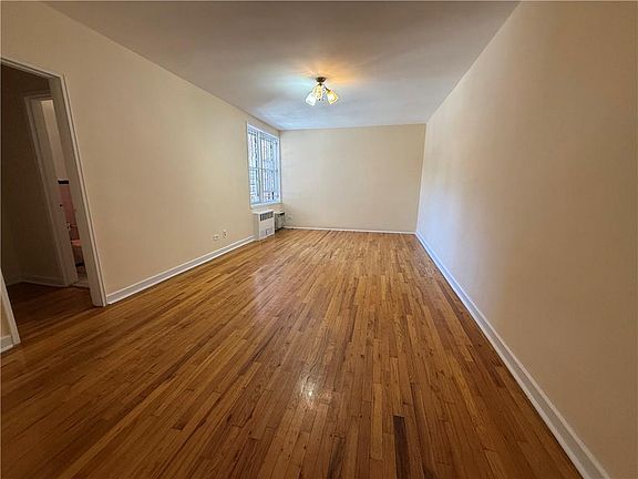 4th image of 2727 Ocean Pkwy APT B30