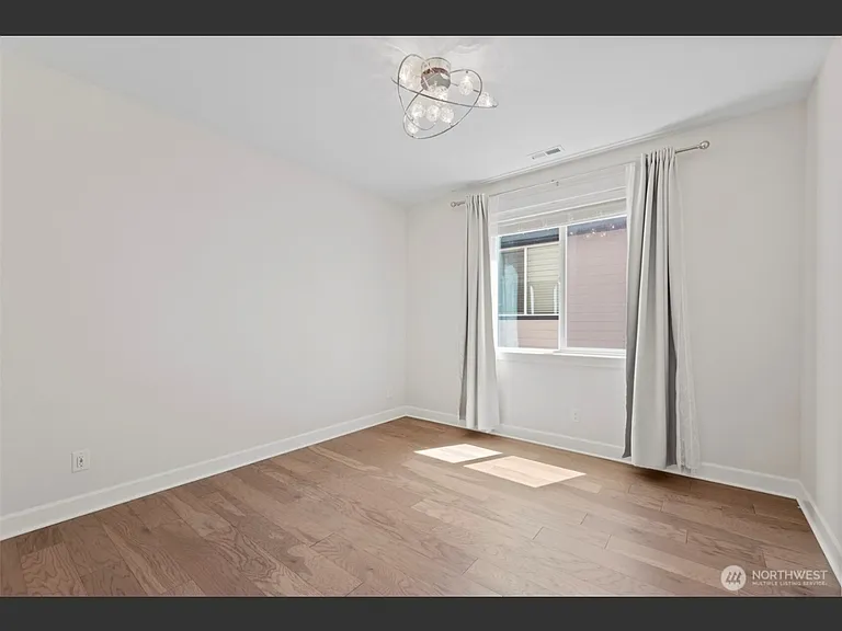 415 5th Ave NE — Photo 22