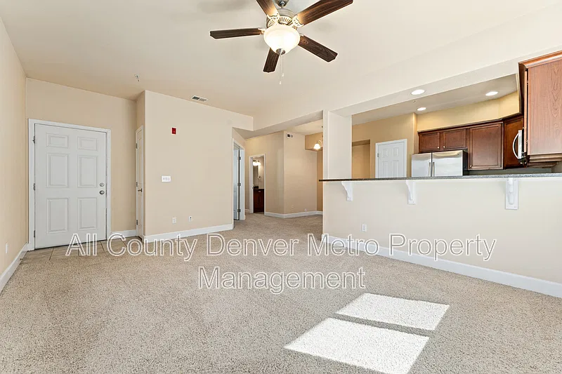 2 bed, 2.0 bath, 1048 sqft, $1,985 — Photo 3