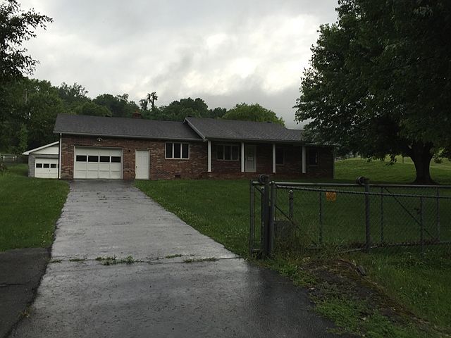 1st image of 75 Twin Oak Cir