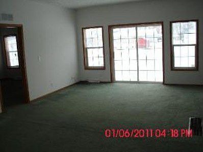 3rd image of 29593 Roscommon Dr