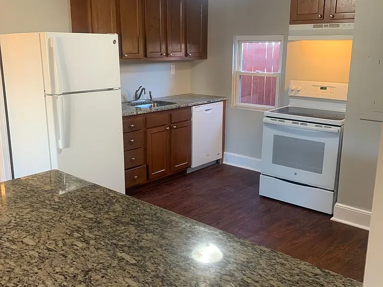 427 Sycamore Ave — Photo 8
