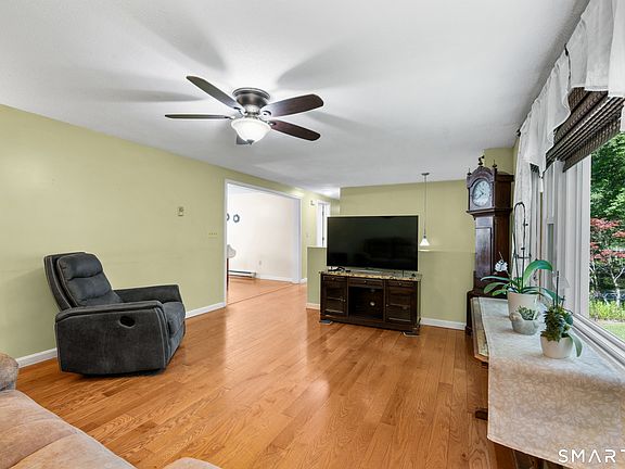 3rd image of 364 Beach Pond Road
