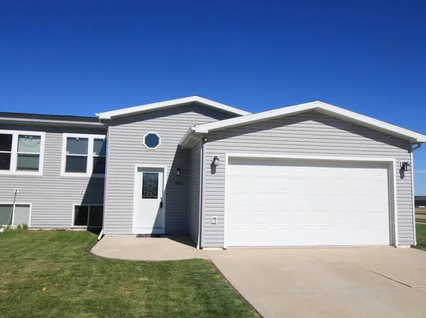 1500 47th Loop SE, Minot, ND 58701