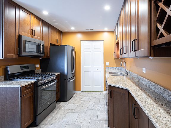 3rd image of 320 Wethington Dr Unit C