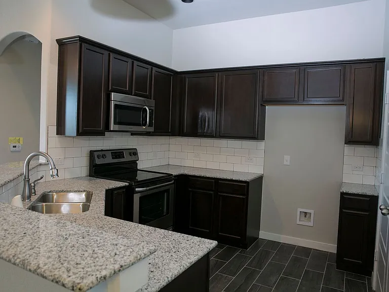 223 Hidden Springs Dr — Photo 3