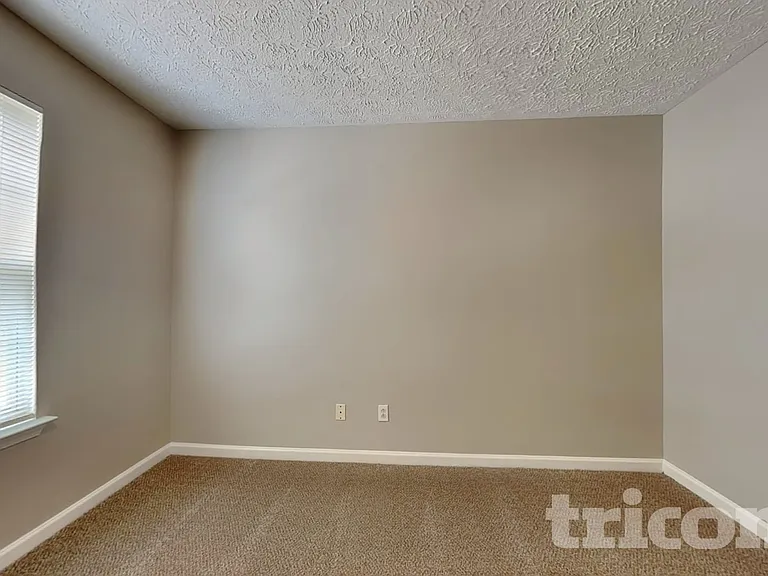 4586 Darrowby Dr — Photo 11