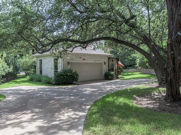 2nd image of 104 Thackery Ct