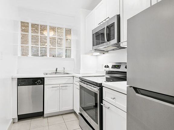 4th image of 325 E 41st St APT 208