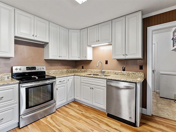 2nd image of 105 W Church St