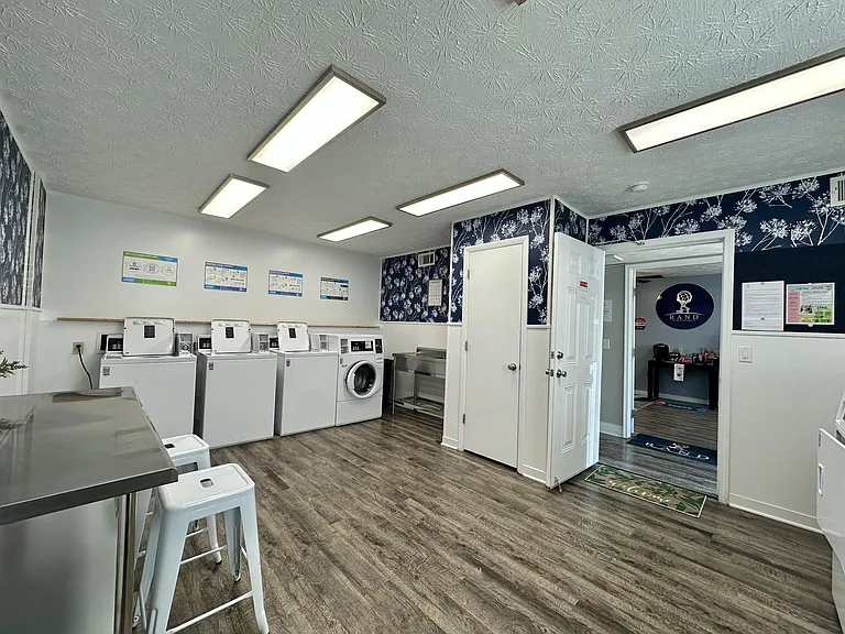 2021 N Sizer Ave #L — Photo 9