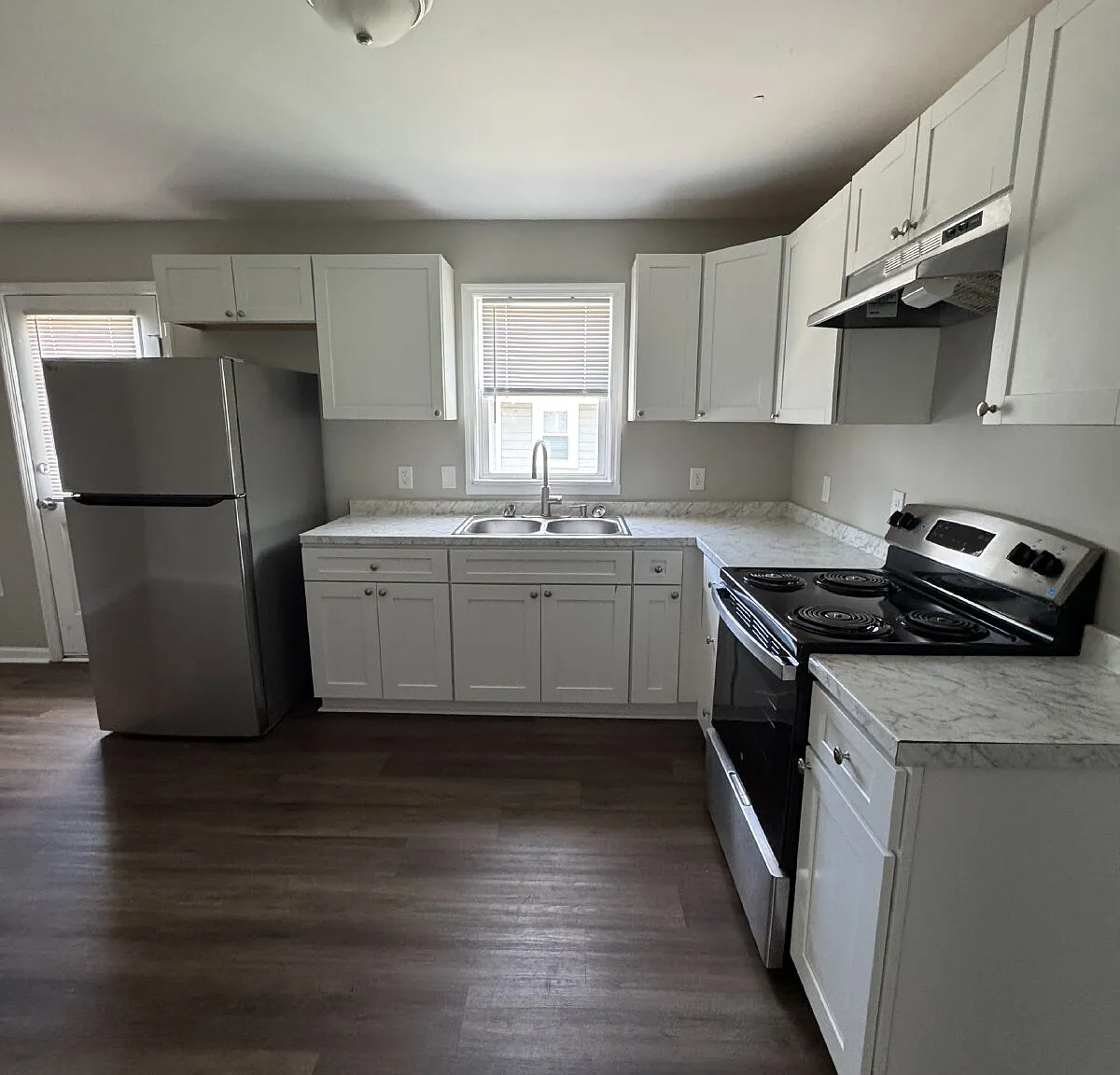 3 bed, 2.0 bath, 960 sqft, $1,700 — Photo 4