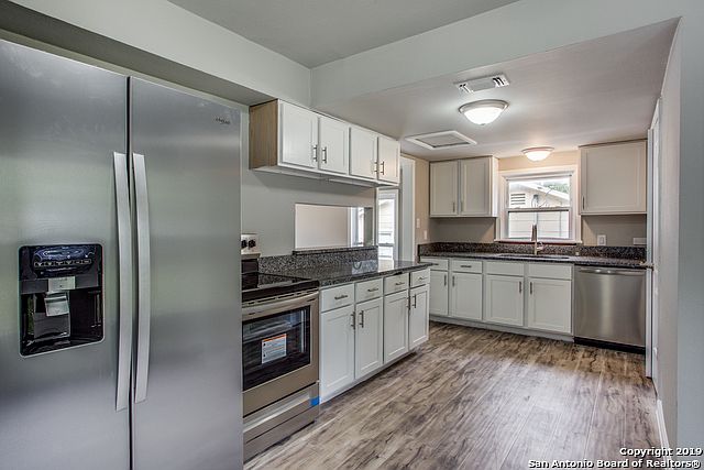 1st image of 543 Williamsburg Pl