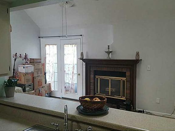 5th image of 3819 Buchanan Dr