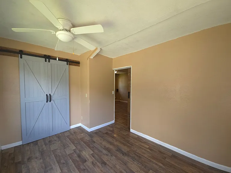 402 Oregon St — Photo 16