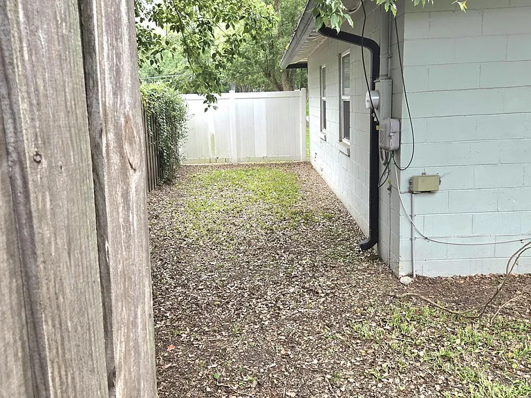 615 Luna Ct — Photo 20