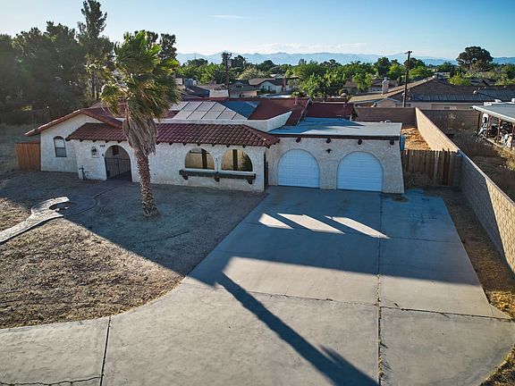 2nd image of 508 W Dolphin Ave